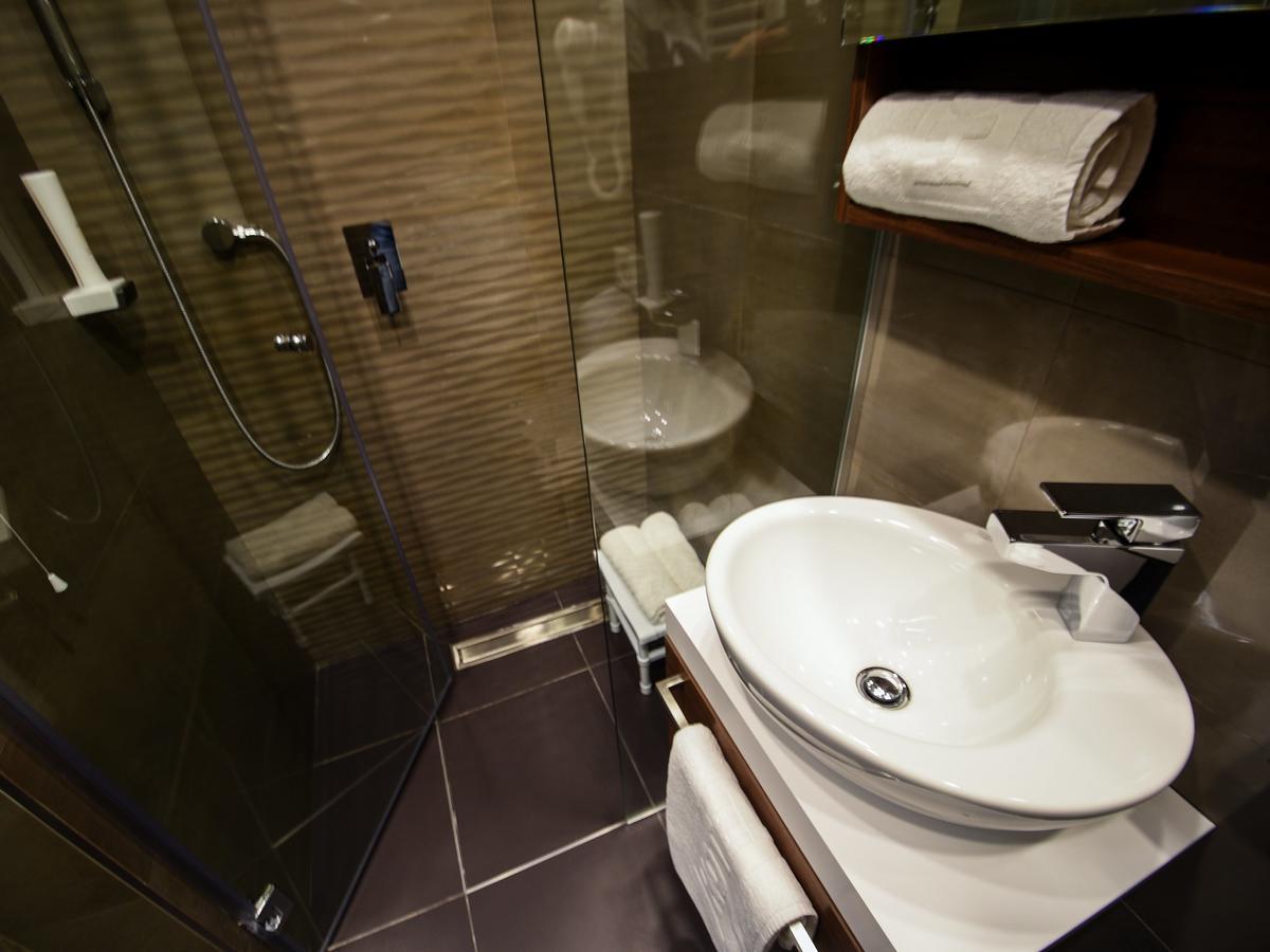 Hotel Ideo Lux Ni Exterior foto